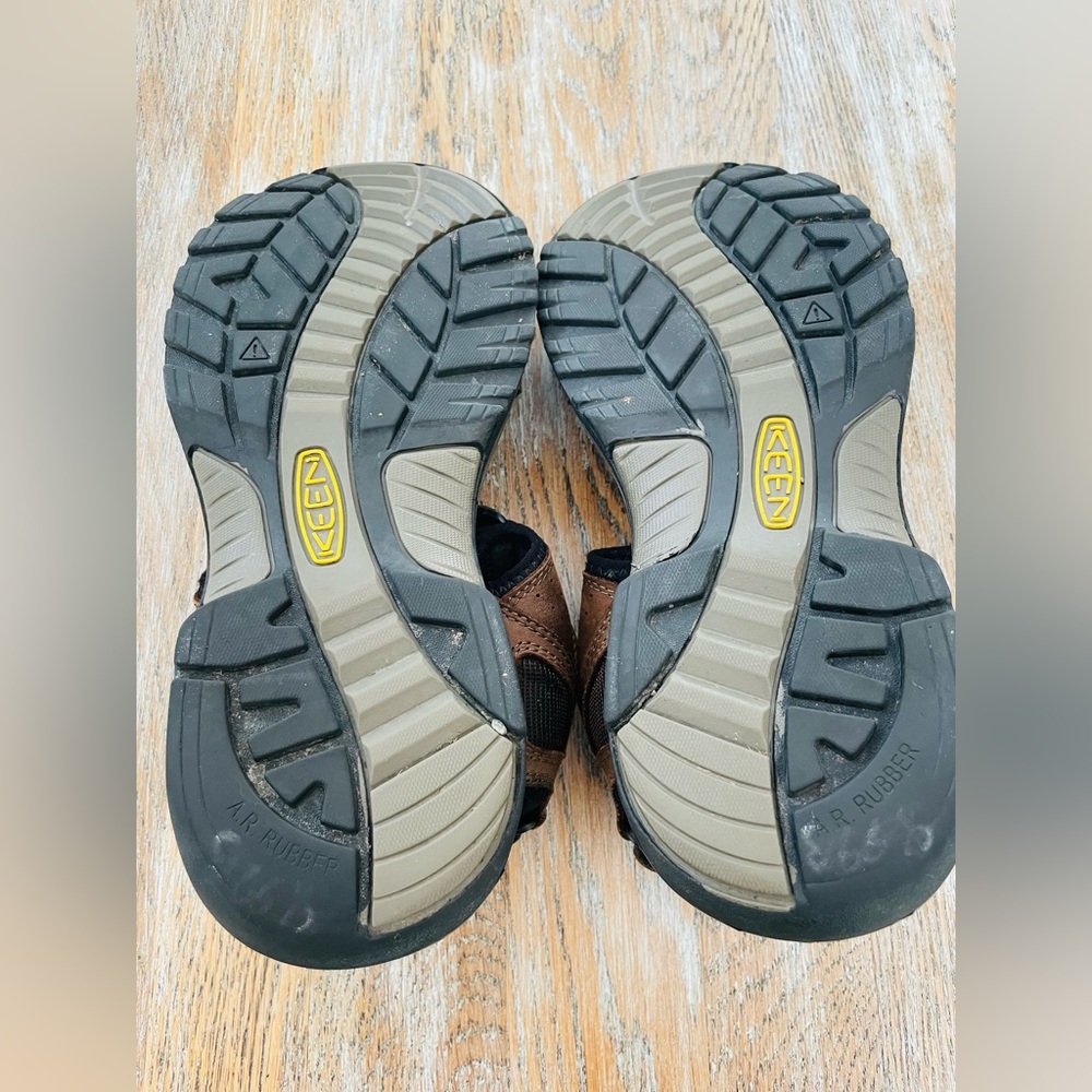 SOLD Keen Men’s Rialto II 3 Point Leather Hiking Sandals❤️🥾 - Picture 5 of 14